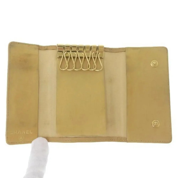 Authentic Chanel CC Caviar 6 Key Holder - Picture 4 of 7